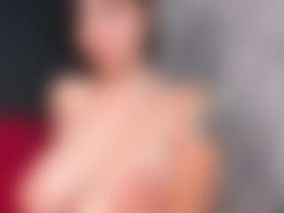 Live cam show with Giannasue - Interactive on livesexfox.com