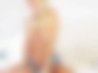Live cam show with FitMilfBecca - Muscle on Hubzter Live