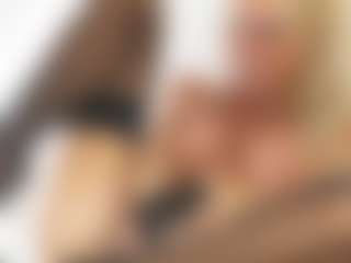 Live cam show with FitMilfBecca - Muscle on Hubzter Live