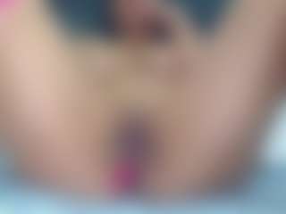 Live cam show with KellyJoness - MILF on liverealitysex.com