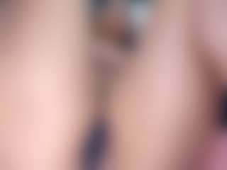 Live cam show with KellyJoness - Public on Livezox