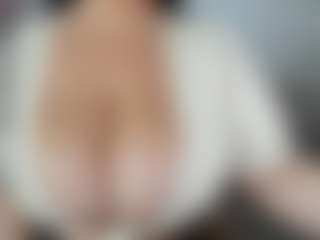 Live cam show with Lia saenz - Big Nipples on SpankPalCams