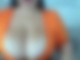 Live cam show with Lia saenz - Big Nipples on CamSodaAdn