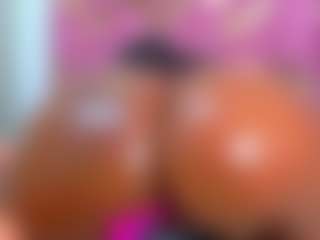 Live cam show with Valentina - Thick on SmokeAndPoke