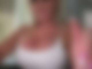 Live cam show with AlenaCroft - Pornstar Big Tits on Milfs Live
