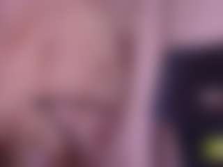 Live cam show with LiindaEvans - Ride on liverealitysex.com