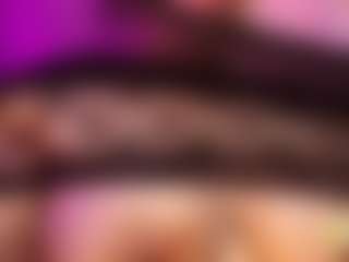 Live cam show with LiindaEvans - Wife on StripNow