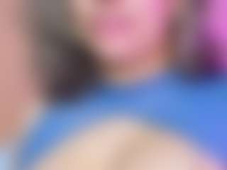 Live cam show with LiindaEvans - Milk on StripNow