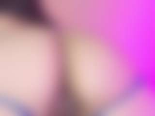 Live cam show with LiindaEvans - Ride on xfollow cams