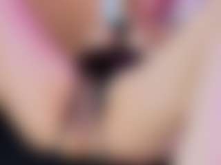 Live cam show with LiindaEvans - Milk on chickslive.net