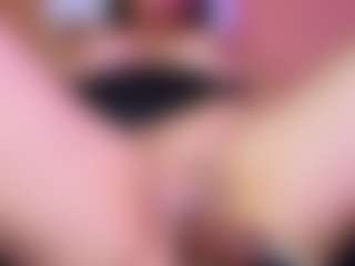 Live cam show with LiindaEvans - Milk on hrnylive.com