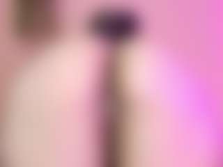 Live cam show with LiindaEvans - Milk on studioflirtlive.com