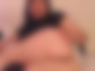 Live cam show with rosalielust - Shaved Pussy on Dare Cams