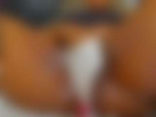 Live cam show with E L I E T T E - Strip Black on AdultVida.com