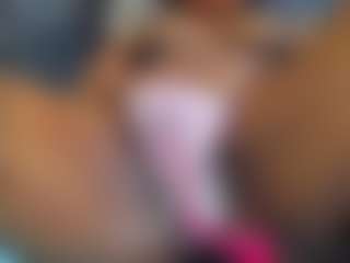 Live cam show with E L I E T T E - Colombia on fapnchat