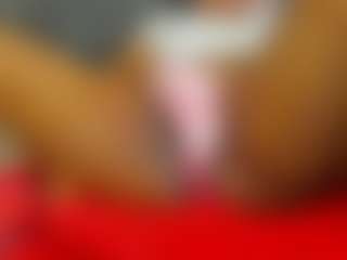 Live cam show with E L I E T T E - Average on StripNow
