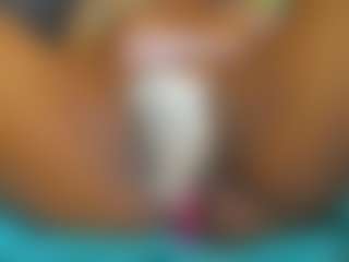 Live cam show with E L I E T T E - Big Nipples on MyBangCams