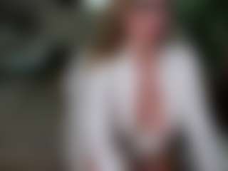 Live cam show with BustyNatascha - Busty on Livezox