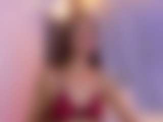 Live cam show with Chelseylewis - Petite MILF on Milfs Live