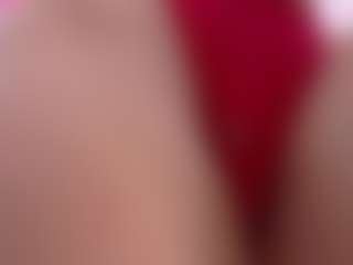 Live cam show with Chelseylewis - Petite on CamClone