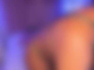 Live cam show with Madison - Plug on Camsoda