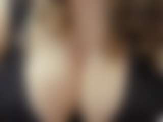 Live cam show with Julia - Nora on Camsoda