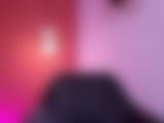Live cam show with Mia Eatson - Flashing on Mixed Magazine Live