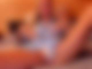Live cam show with Ultra Chick - Blue Eyes on Livezox