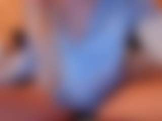 Live cam show with Ultra Chick - Petite on Free Soda