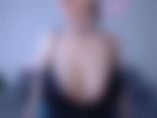 Live cam show with Helen Moore - Grey Eyes on intimatelivegirls.com
