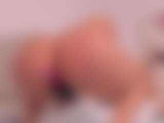 Live cam show with Valery Santorini - Double Penetration on CamwithHer