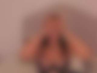 Live cam show with Valery Santorini - Shaved Pussy on Hubzter Live