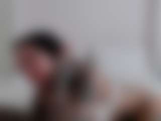 Live cam show with Iamjuliabond - Spank on CamClone
