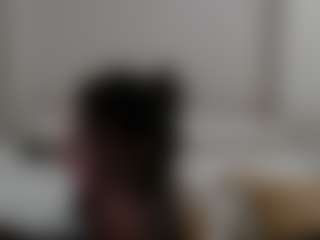 Live cam show with Iamjuliabond - Strip on Uber Horny