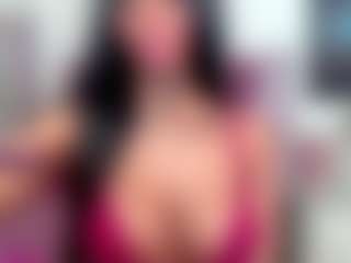 Live cam show with ginnabolton - Tight on CamwithHer