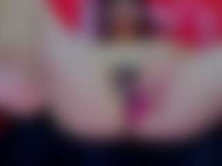 NoielyaShot MILF webcam performer live streaming