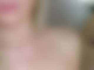 Live cam show with Brie Hunter - Blonde Hair on Fling VIP Chat