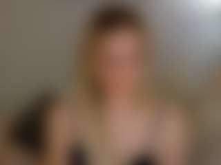 Live cam show with Brie Hunter - Blonde Hair on chickslive.net