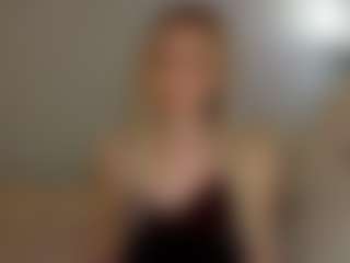 Live cam show with Brie Hunter - Blonde Hair on Stripli.com
