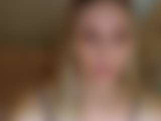 Live cam show with Brie Hunter - Blonde Hair on eurowanks.com