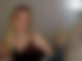 Live cam show with Brie Hunter - Blonde Hair on SxyPornLive