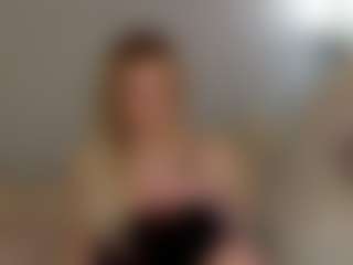 Live cam show with Brie Hunter - Blonde Hair on SxyPornLive
