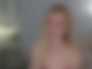 Live cam show with Brie Hunter - Living Room on Camsoda