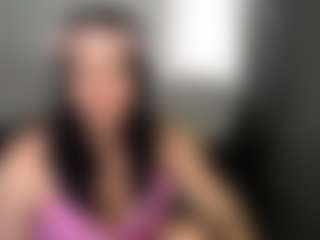 Carlalicious MILF webcam performer live streaming