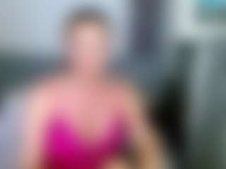 Live cam show with Carlalicious - Athletic MILF on liverealitysex.com
