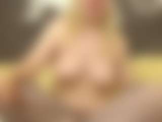 ErickaLee MILF webcam performer live streaming