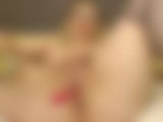 ErickaLee MILF webcam performer live streaming