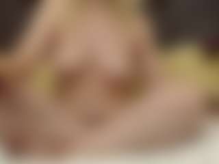 ErickaLee MILF webcam performer live streaming
