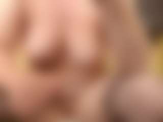 Live cam show with ErickaLee - Blonde Hair on Camiplay Live