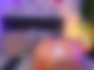 Live cam show with Mollywhite - Camel Toe on StripNow